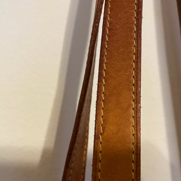 [SOLD] Louis Vuitton Luco Monogram Tote - Picture 11 of 15